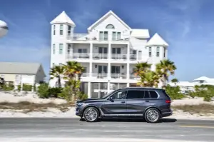 BMW X7 - nuove foto