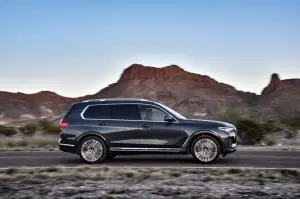 BMW X7 - nuove foto