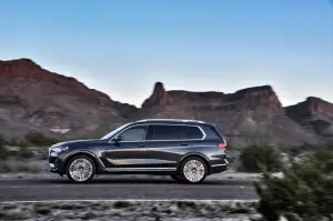BMW X7 - nuove foto