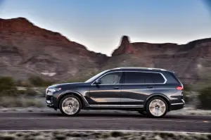 BMW X7 - nuove foto
