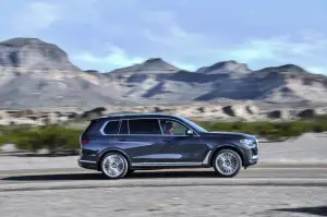 BMW X7 - nuove foto