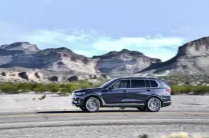 BMW X7 - nuove foto