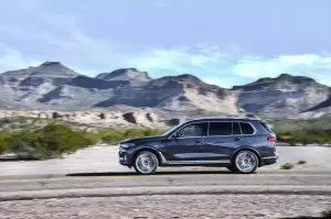 BMW X7 - nuove foto