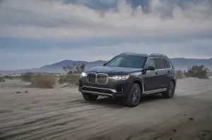 BMW X7 - nuove foto