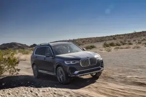 BMW X7 - nuove foto