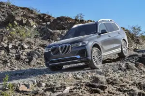BMW X7 - nuove foto