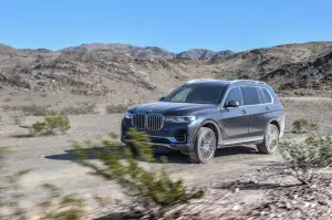 BMW X7 - nuove foto