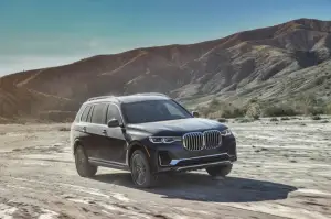 BMW X7 - nuove foto