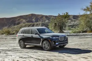 BMW X7 - nuove foto