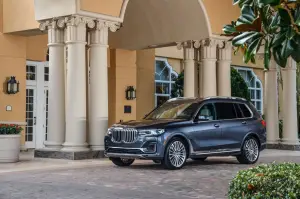 BMW X7 - nuove foto