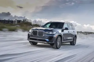 BMW X7 - nuove foto