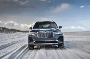 BMW X7 - nuove foto