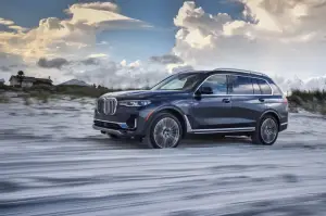 BMW X7 - nuove foto