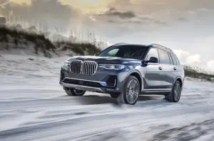 BMW X7 - nuove foto