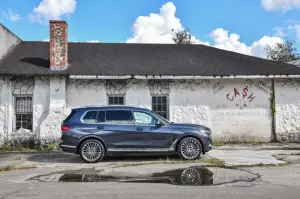 BMW X7 - nuove foto