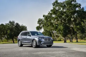 BMW X7 - nuove foto