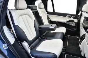 BMW X7 - nuove foto