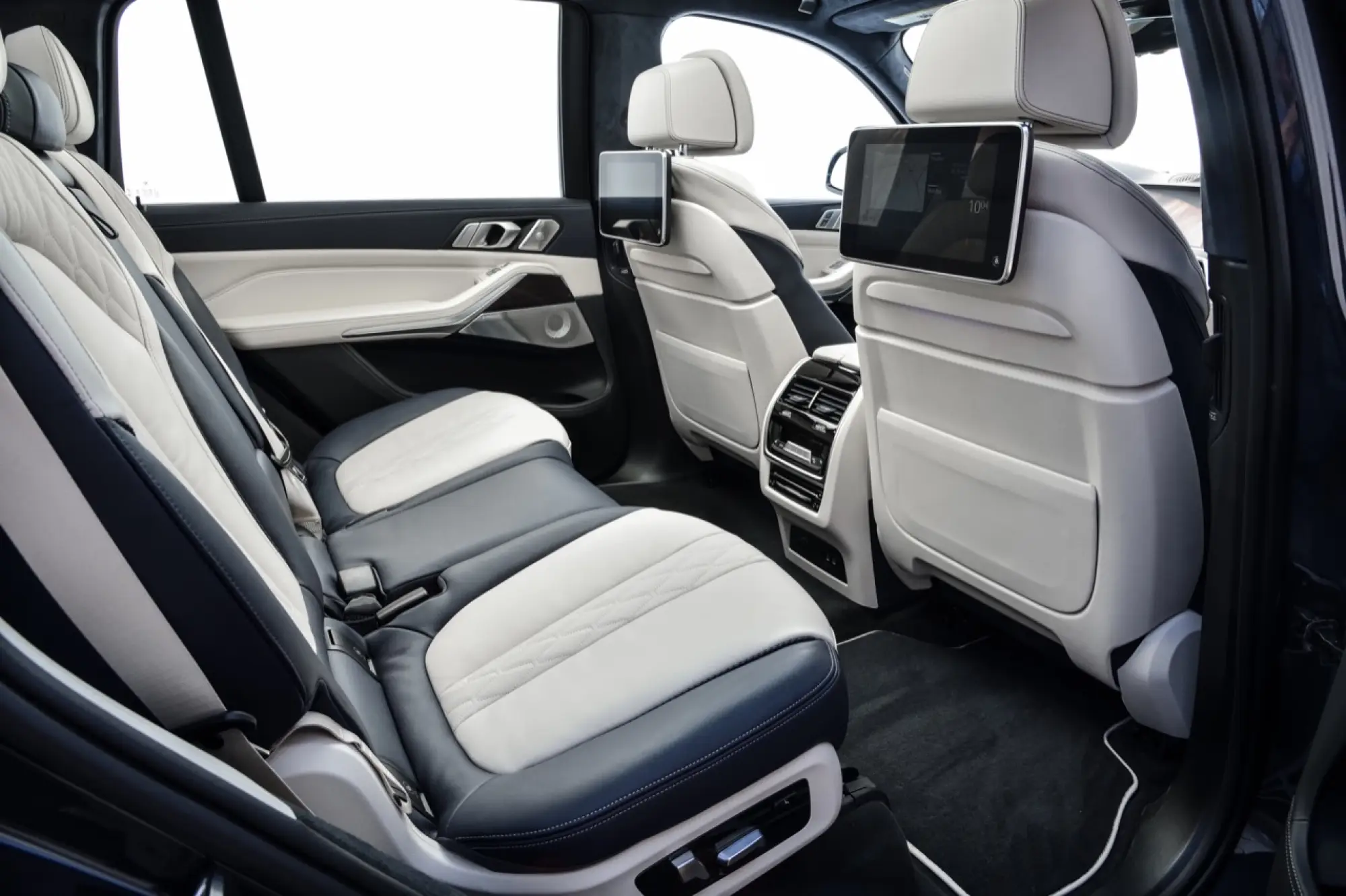 BMW X7 - nuove foto - 165