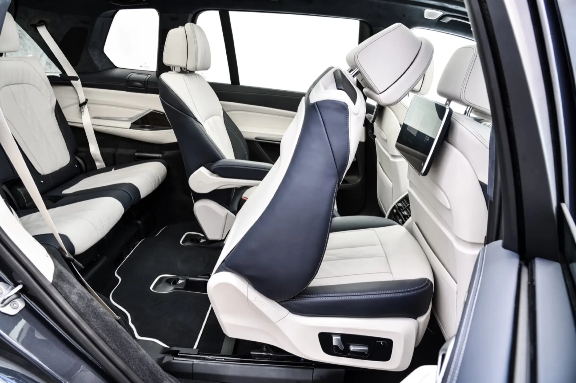 BMW X7 - nuove foto - 167