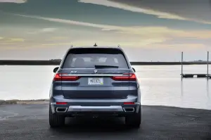 BMW X7 - nuove foto