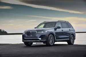 BMW X7 - nuove foto
