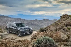 BMW X7 - nuove foto