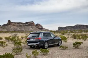 BMW X7 - nuove foto