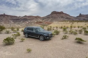 BMW X7 - nuove foto