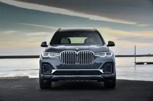 BMW X7 - nuove foto