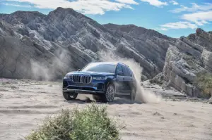 BMW X7 - nuove foto