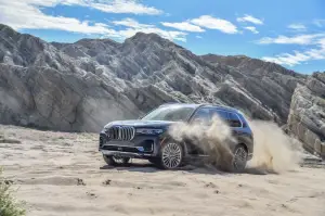BMW X7 - nuove foto