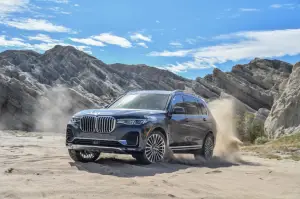 BMW X7 - nuove foto