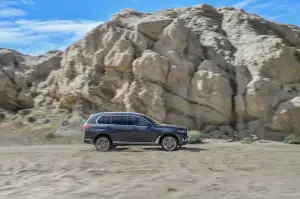 BMW X7 - nuove foto