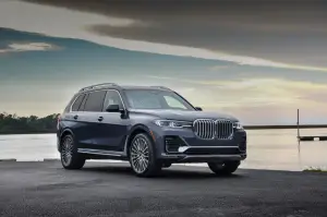 BMW X7 - nuove foto