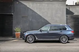 BMW X7 - nuove foto