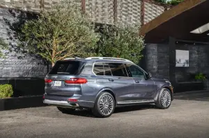 BMW X7 - nuove foto