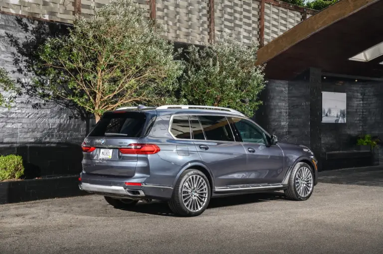 BMW X7 - nuove foto - 24