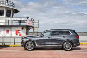 BMW X7 - nuove foto