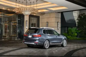 BMW X7 - nuove foto