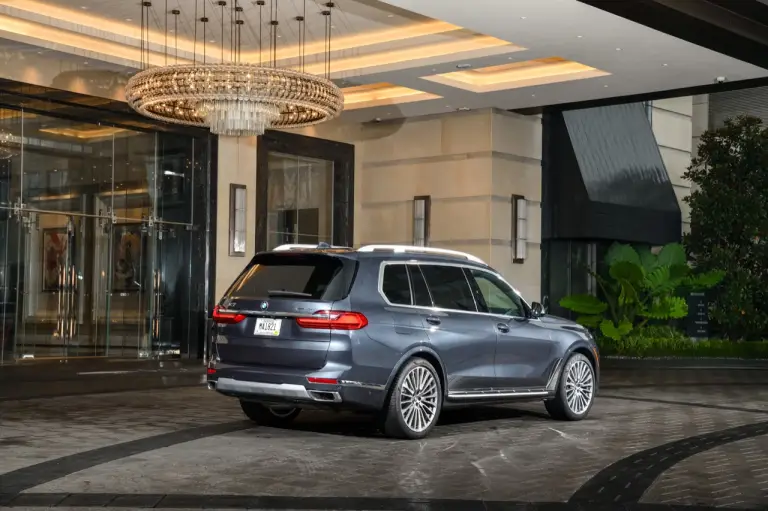 BMW X7 - nuove foto - 28