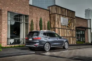 BMW X7 - nuove foto