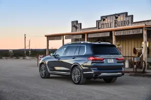 BMW X7 - nuove foto