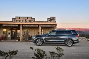 BMW X7 - nuove foto