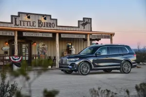 BMW X7 - nuove foto