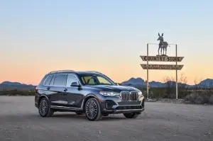 BMW X7 - nuove foto