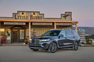 BMW X7 - nuove foto