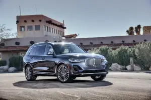 BMW X7 - nuove foto