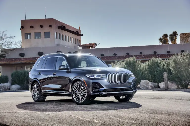 BMW X7 - nuove foto - 36