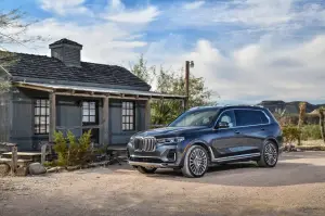 BMW X7 - nuove foto