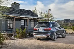 BMW X7 - nuove foto